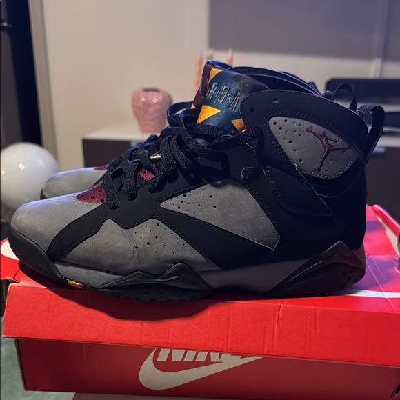 Nike \' Air Jordan Sneakers - Black and Gray